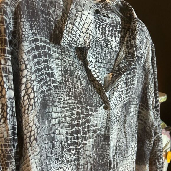 Olsen Button Down Snake Print Blouse Large - Picture 8 of 15